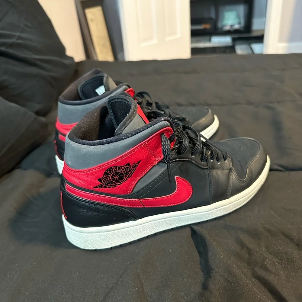 Jordan 1 - Picture 4 of 6